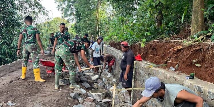 Momentum Ramadhan Jadi Tonggak Semangat Satgas TMMD di Majalengka, Pembangun Irigasi Desa Terus Dikebut
