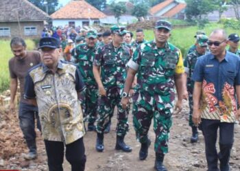 Brigjen TNI Valian Wicaksono Magdi Tinjau Kegiatan TMMD di Majalengka