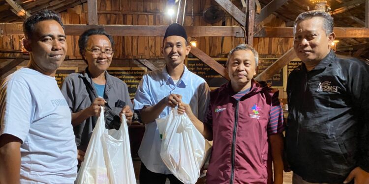 Sambut HUT ke-9, SMSI Kota Cirebon Berbagi Paket Sembako dan Buka Puasa Bersama