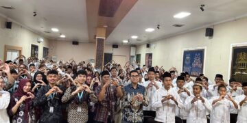 Cegah Kenakalan Remaja, Tim KKN-T Bakung Kidul Gelar Penyuluhan Hukum di SMKN 1 Jamblang