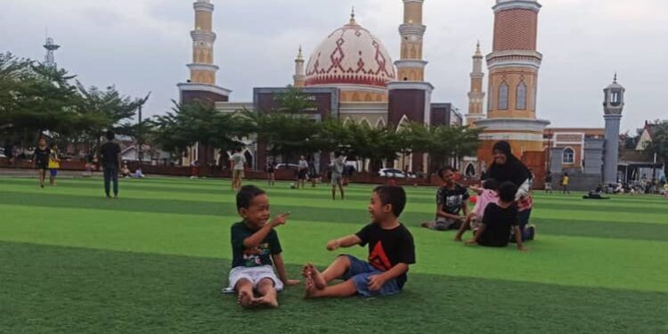 Ruang Terbuka Hijau Jadi Tempat Warga Majalengka di Hari Libur