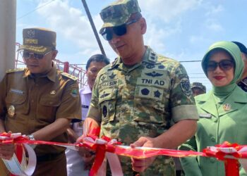 Pangdam III/Siliwangi Resmikan Jembatan Gantung Garuda Merah Putih di Sungai Kriyan