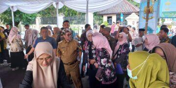 Bupati Cirebon Buka Bazar Ramadan 1447 H di Kompleks Pemkab
