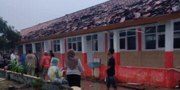 Puting Beliung Terjang Desa Muara dan Mertasinga, 242 Bangunan Rusak