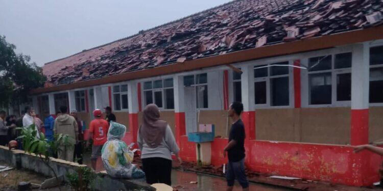Puting Beliung Terjang Desa Muara dan Mertasinga, 242 Bangunan Rusak