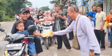 SMK Muhammadiyah Lemahabang Bagikan 800 Porsi Takjil kepada Masyarakat