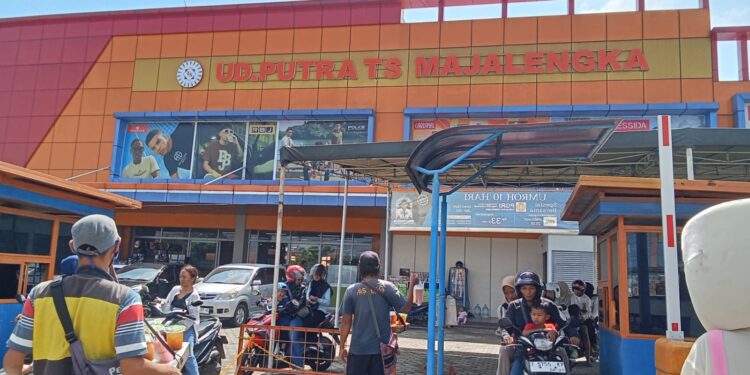 Jelang Idul Fitri, Pemilik UD Putra TS Berbagi Kebahagiaan dengan Insan Media