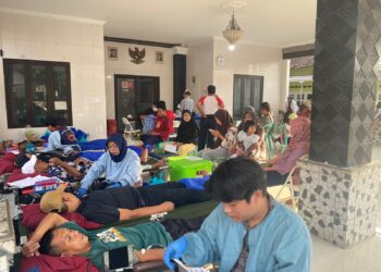 Ramadan Tak Surutkan Kepedulian, Puluhan Warga Serbu Donor Darah di Babakan Gebang