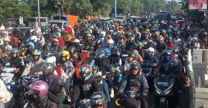 H-2 Lebaran, Arus Mudik Pantura Cirebon Tembus 165 Ribu Kendaraan Sehari