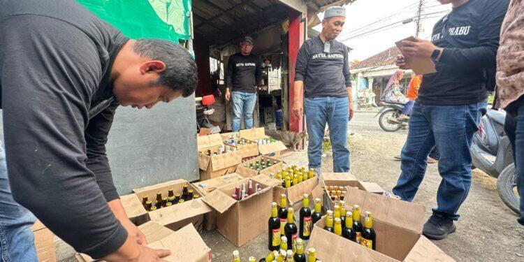 Polresta Cirebon Sita 1.892 Botol Miras, Intensifkan Razia Jelang Lebaran