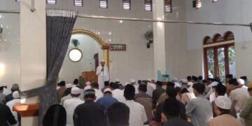 Suasana Khidmat dan Penuh Antusias, Shalat Id di Al Mukhlisin Buniasih Meluber hingga Jalan Raya