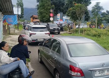 Pantauan Arus Wisata Lebaran, Jalan Cisantana Menuju Palutungan Padat Merayap