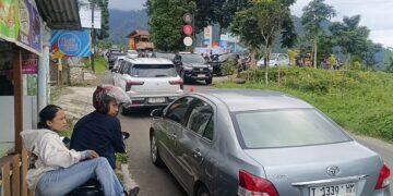 Pantauan Arus Wisata Lebaran, Jalan Cisantana Menuju Palutungan Padat Merayap