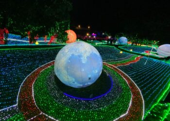 Festival Lumi Land Bikin Gua Sunyaragi Menyala di Malam Hari