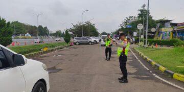 Antisipasi Macet, Polisi Tertibkan Parkir Pemudik di Rest Area KM 130 Cipali