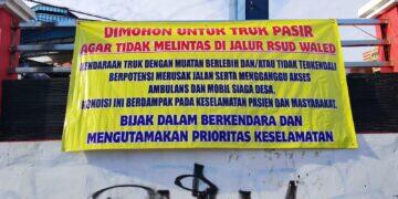Akses RSUD Waled Dikepung Truk Pasir, Warga Cirebon Timur Berang