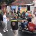Komunitas Motor Sendal Bagikan 500 Paket Takjil Gratis di Sumber