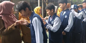 Hari Pertama Masuk Sekolah, SMPN 1 Kota Cirebon Gelar Halal Bihalal