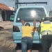 Polisi Bantu Dorong Angkot Mogok di Tengah Tani