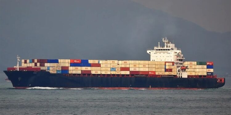 Iran Menunda Tanggapan Serangan AS terhadap Kapal Kargo karena Alasan Keselamatan Keluarga Awak Kapal