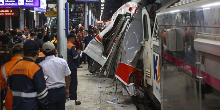 KAI Daop 3 Cirebon Sampaikan Permohonan Maaf atas Dampak dari Insiden di Tabrakan KRL dengan KA Argo Bromo Anggrek 