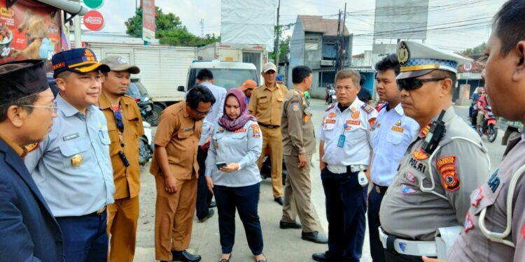 Truk Material Ganggu Akses RSUD Waled, DPRD Cirebon Dorong Penertiban dan Kajian Portal
