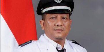Kuwu Kerandon Pimpin Perbaikan Jalan Rusak, Warga Gotong Royong