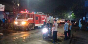 Kios Mie Ayam Dilalap Api, Polisi dan Damkar Respon Cepat Padamkan dan Amankan Lokasi 