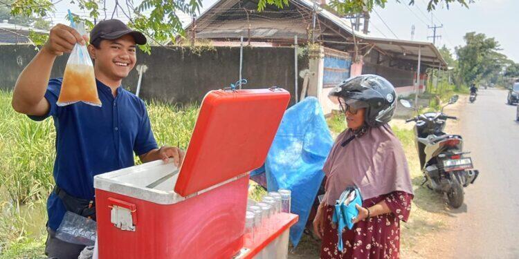 Pedagang Es di Pinggir Jalan Menjerit, Harga Plastik Naik Gila-gilaan