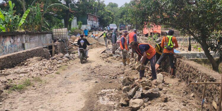 Jalan Gembonganmekar –Tambelang Diperbaiki, Akses Antar Kecamatan Kini Lebih Aman