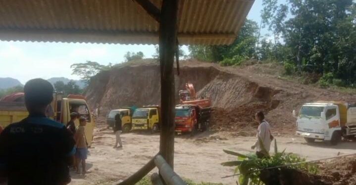 Galian Diduga Ilegal di Gunung Benggoi Kembali Marak, Antrean Truk Capai Puluhan Unit