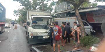 Tabrakan Beruntun di Gebang Libatkan 3 Kendaraan dan Warung, Dua Orang Terluka