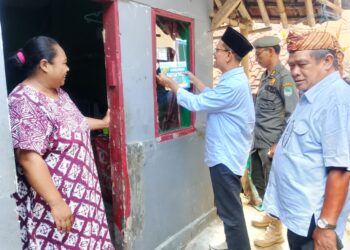 Berharap Bantuan Tepat Sasaran, Rumah Penerima Bansos di Majalengka Mulai Dipasang Striker