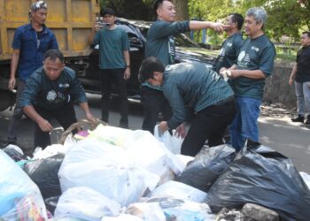 Harga Plastik Naik, Pemkab Cirebon Ajak Warga Beralih ke Pembungkus Alami