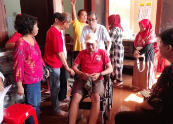 Pengobatan Alternatif China Layani Ratusan Warga di Plered