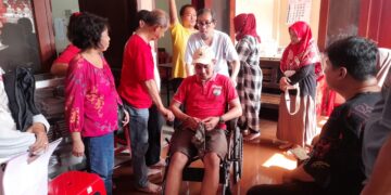 Pengobatan Alternatif China Layani Ratusan Warga di Plered