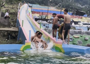 Perosotan 70 Meter Bumi Pelangi Kuningan Jadi Magnet Wisata Baru