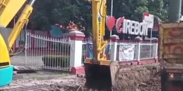 Normalisasi Drainase Jalan Fatahillah Weru, PKL dan Bangunan Liar Ditertibkan