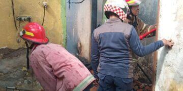 Diduga Obat Nyamuk, Rumah Warga Ciwaringin Ludes Terbakar
