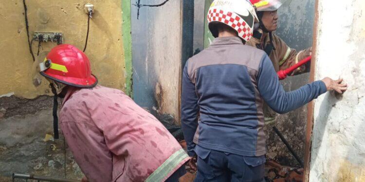 Diduga Obat Nyamuk, Rumah Warga Ciwaringin Ludes Terbakar