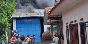 Gudang Instalasi PDAM di Beber Terbakar, Dua Mobil dan Motor Hangus