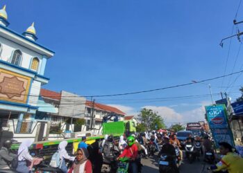 Proyek dan Double Track Picu Macet Parah di Lemahabang