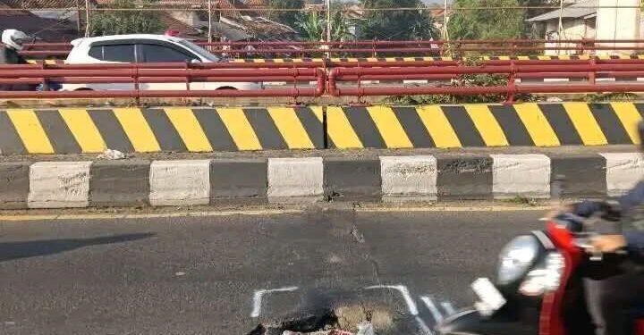 Lubang Besar di Jembatan Battembat Ancam Pengendara, Sudah Makan Korban