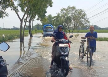 Banjir Genangi Jalan Ki Jatira Susukan, Lalu Lintas Buka-Tutup