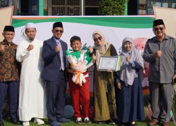 Finza Athariz Raih Medali Perak Olimpiade Matematika Internasional