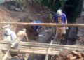 Warga Desa Cikeduk Swadaya Perbaiki Jembatan Rusak