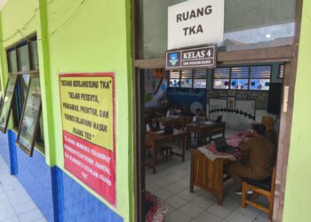 Tes Kemampuan Akademik Siswa Menggunakan Laptop 