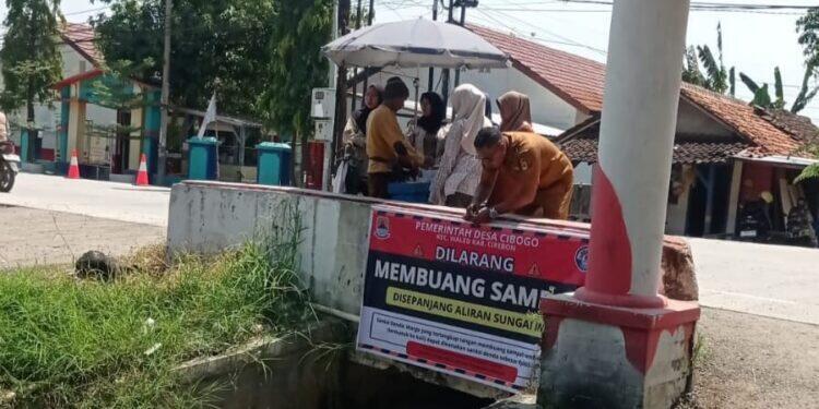 Usai Normalisasi, Pemdes Cibogo Pasang Spanduk Larangan Buang Sampah