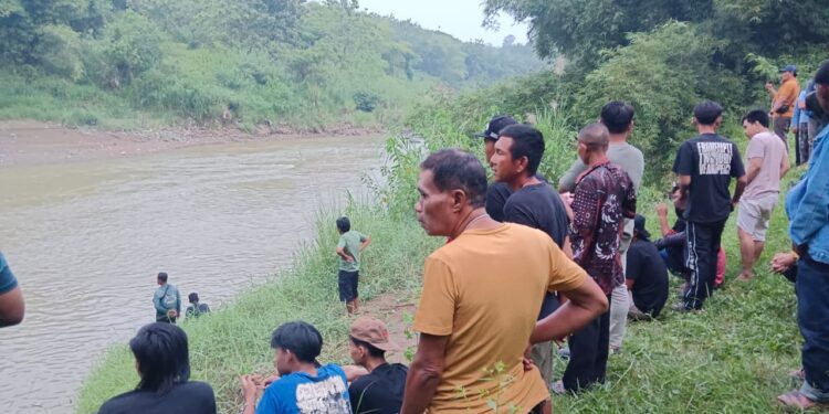 Dua Pelajar SMP Tenggelam di Sungai Cisanggarung, Tim Gabungan Lakukan Pencarian