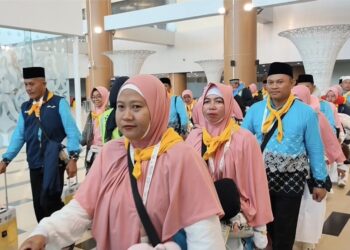 445 Jemaah Haji Asal Indramayu Terbang Perdana dari Kertajati, Anggota DPR RI Kritik Layanan BIJB